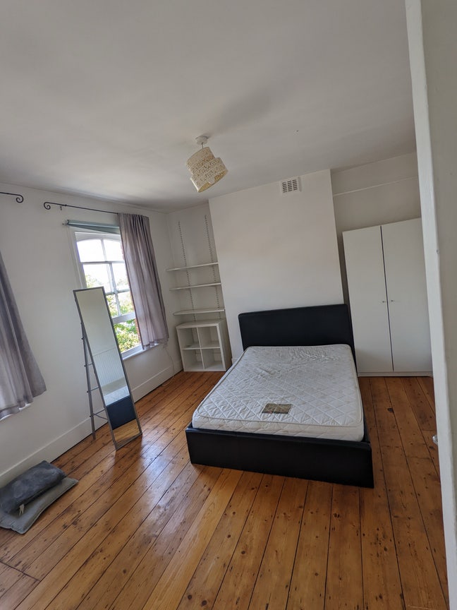 Bright Furnished Double Room in SW8  Main Photo