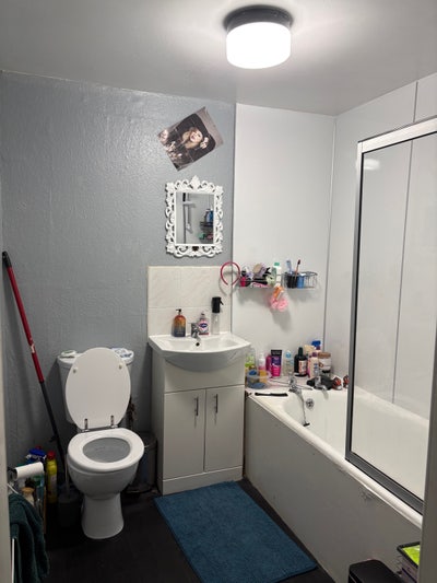Spare room available in city centre  Main Photo