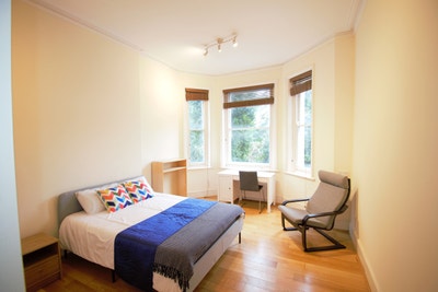 Double / Private Bathroom / Close to the Station ! Main Photo
