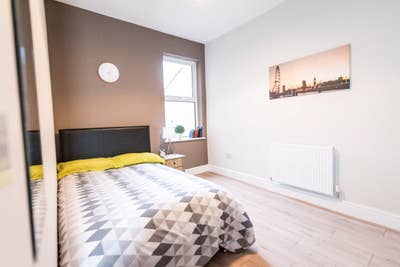9 Min Train to Oxford Road| Eccles Double Room 🚂 Main Photo