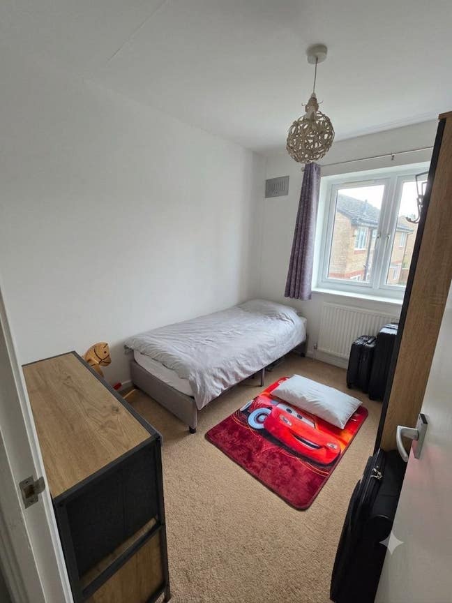 A single bedroom for rent available in slough Main Photo