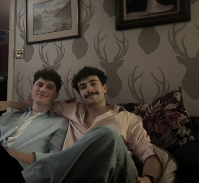 Looking for a place to stay :) Main Photo