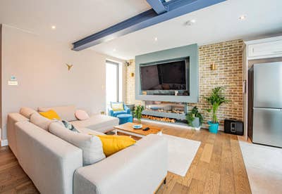 Daily Rent - 2 Beautiful Rooms in Luxury Home. Main Photo