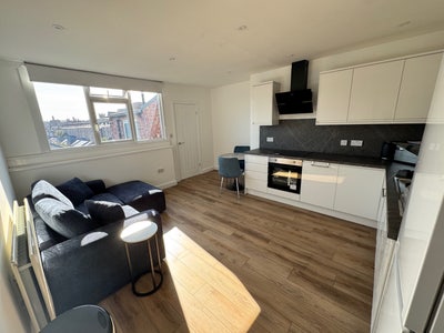 Newly Refurbished 2-bed Flat Jesmond Main Photo