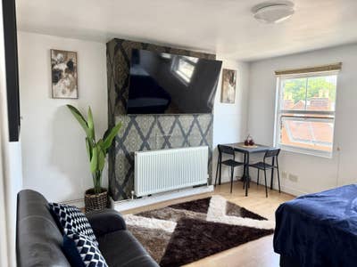 1 Bedroom Flat Available Near Reading Town Centre Main Photo