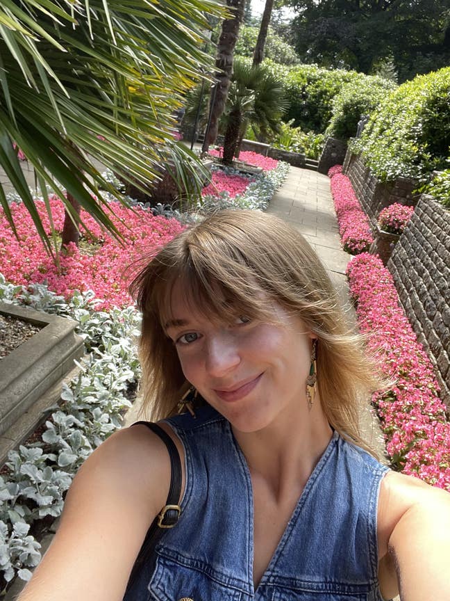 27 (F) looking to house share!  Main Photo