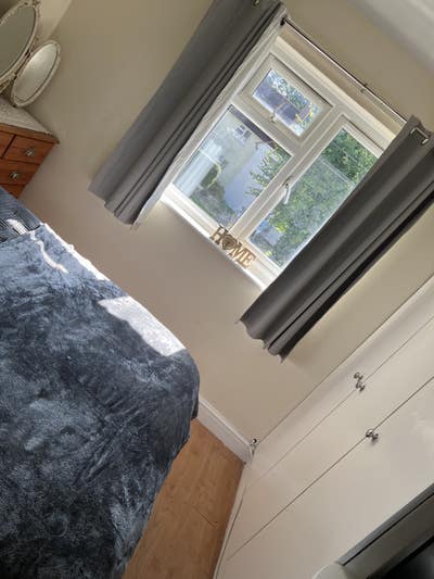 Nice family home large double room available  Main Photo