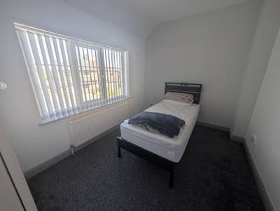 Double room available in sought after area  Main Photo