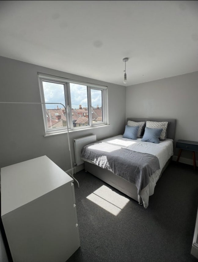 Ensuite double room Ava early Aug - Southville Main Photo