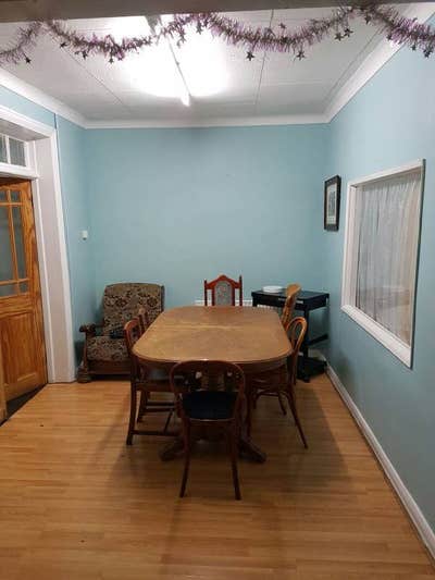 6 bed room house with 2 w/C.-10 mint Forest Gate Main Photo