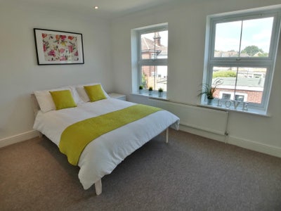 Large  Ensuite  Double Room Available  Main Photo