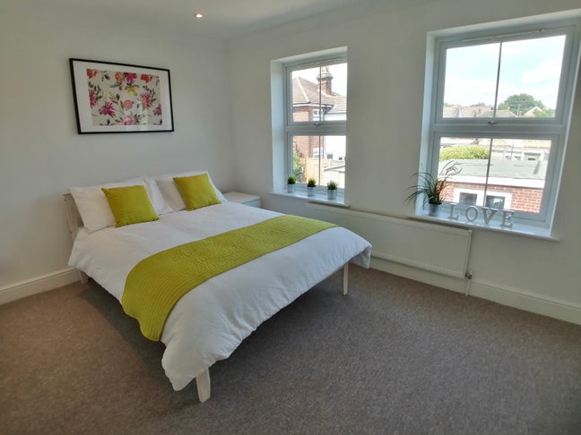 Large  Ensuite  Double Room Available  Main Photo