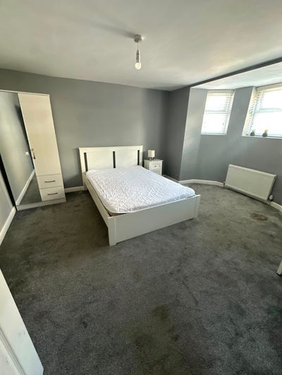 Furnished En Suite Rooms ready to move in  Main Photo