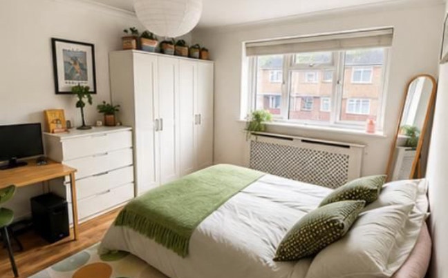 Fantastic 4 Bedroom House with Garden    Main Photo