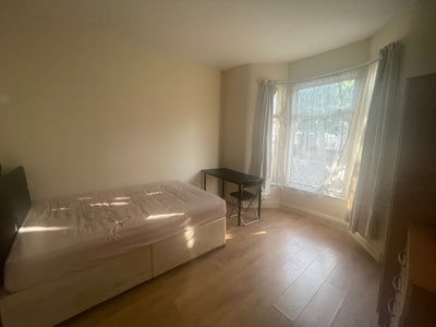 Spacious Double in E15 -Stratford Main Photo