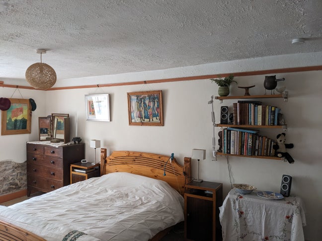 Large Spacious Room in characterful cottage  Main Photo