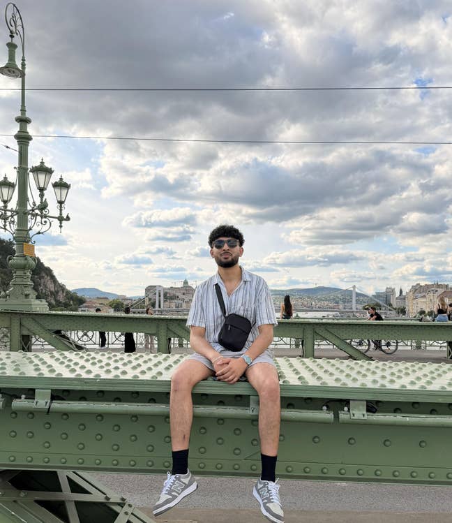     Friendly Working Professional Seeking Flatmate Main Photo