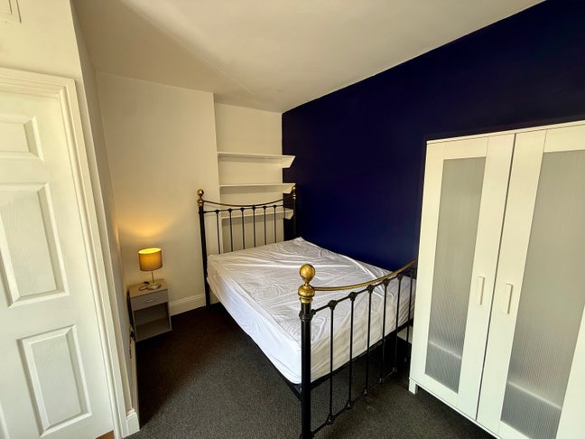 Large Double En-Suite Room  Main Photo