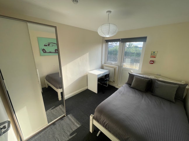 Double Room in All Female Shared House Main Photo