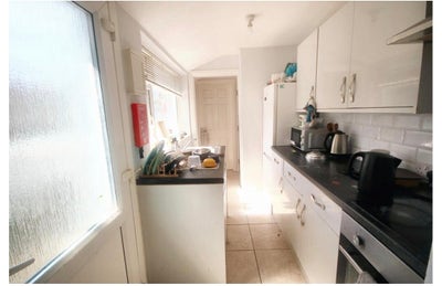 Large double en suite room available  Main Photo