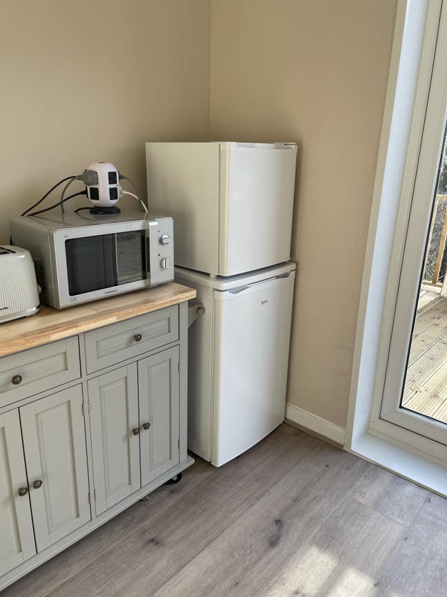 Self contained en-suite room near scotstoun  Main Photo