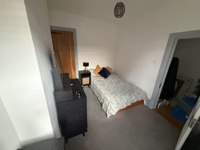 Double Room in quiet street Main Photo