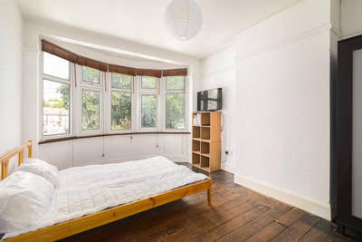 Large double room in Tottenham Main Photo