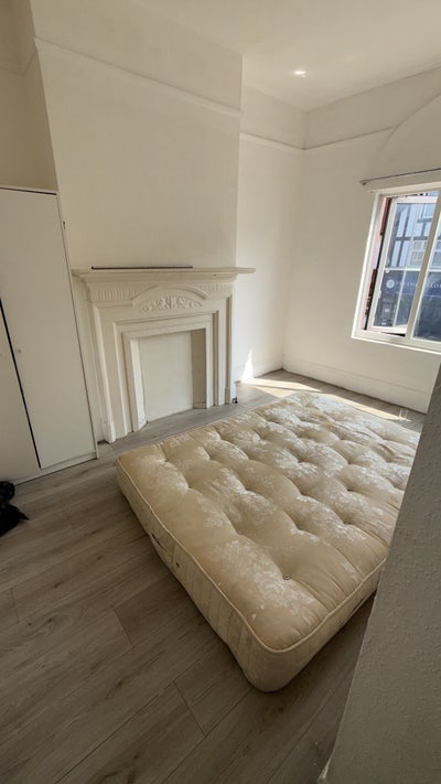 Need roommate  Main Photo
