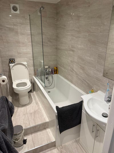 Lease available Earls Court Main Photo