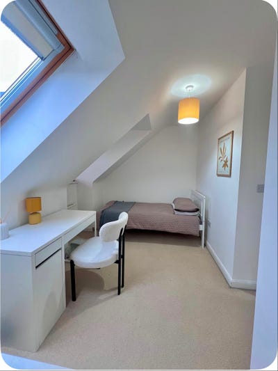 Cozy room in quiet area Main Photo