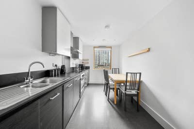 Cozy 1 Bedroom Apartment in Canary Wharf  Main Photo