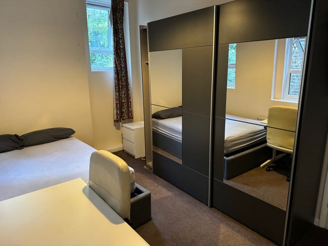 Very large double room near Kilburn, clean flat Main Photo