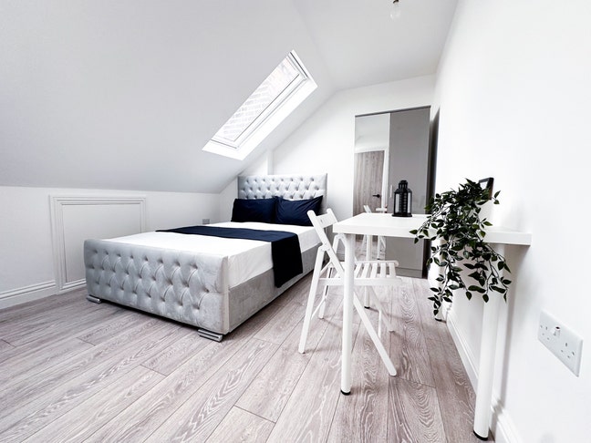 Single Room  Double Bed 🏠    Main Photo