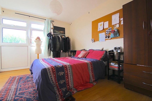 Double room in bethnal green flatshare Main Photo