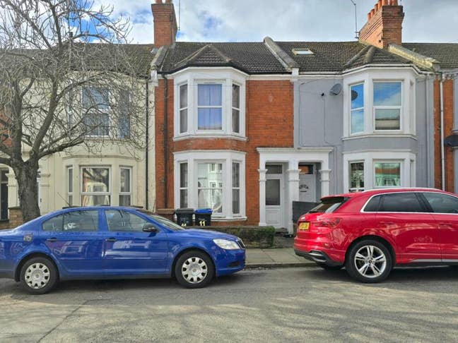 Funished rooms in refurbished property Main Photo