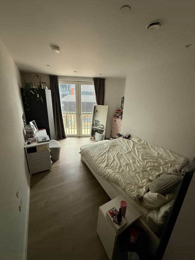Spacious double room in a modern Flat in Hackney Main Photo