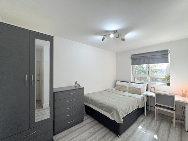 Newly Refurbished Double Room in Kensington Main Photo