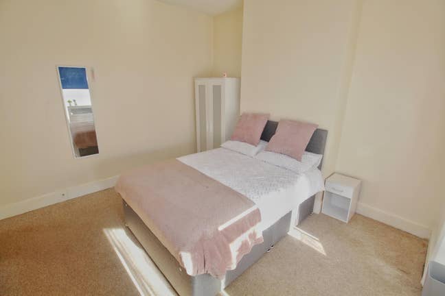 Professional House-Share | Modern Kitchen | WiFi Main Photo