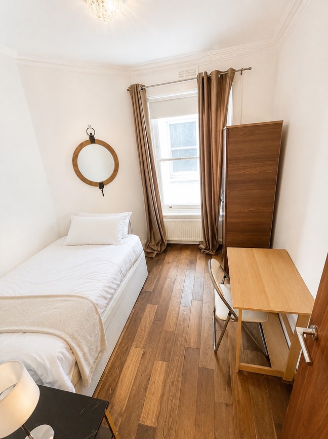 Single Room in Baker Street Main Photo