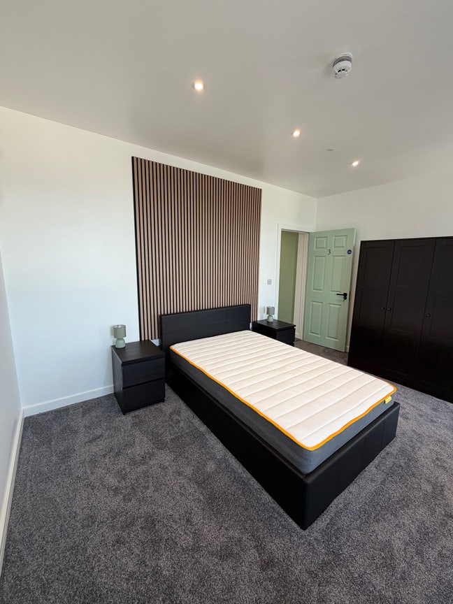 BRAND NEW 7 Bed Ensuite Rooms Main Photo