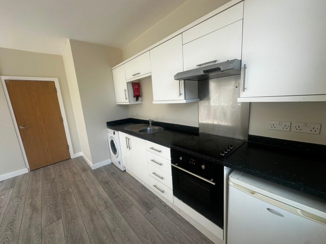 Modern 1 Bedroom Ground Floor Flat | SE13 Main Photo