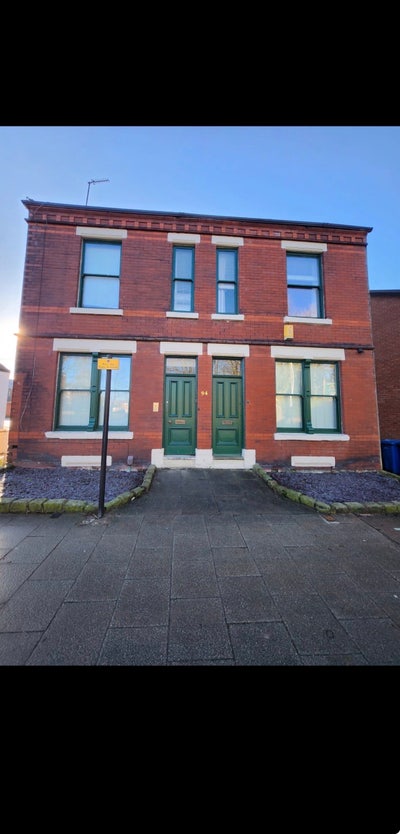 Double bedroom available! Close to station Main Photo