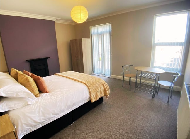 🌟Huge room to let on Wilderspool Causeway🌟 Main Photo