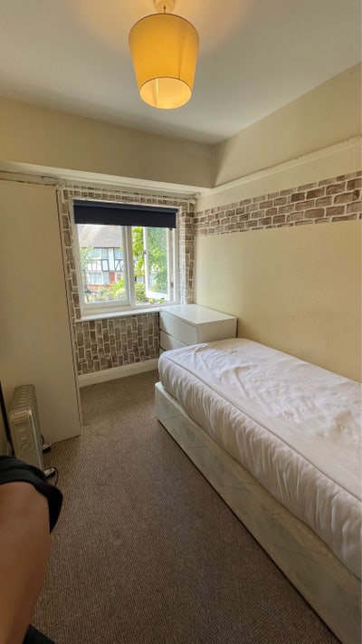 Single Room close to West Acton Station Main Photo