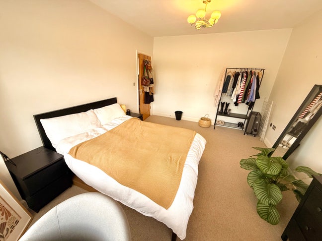 One double rooms in Kidbrooke available 25 Aug  Main Photo