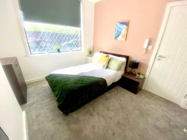 🏡 Modern Rooms Bolton | Bills Inc. | Reposit Main Photo