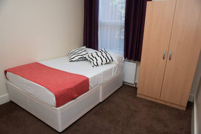 🏡 Spacious Double Room | Great Value Main Photo