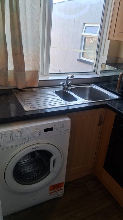 1 room studio flat available. Main Photo