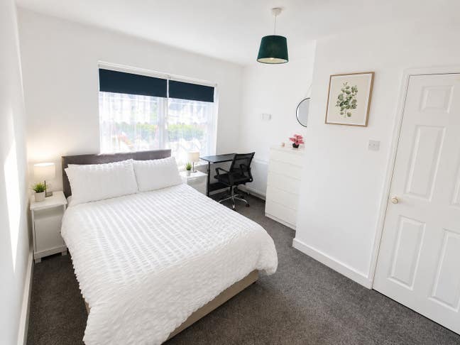 Cheap Bright Spacious Double Room With En-suite  Main Photo