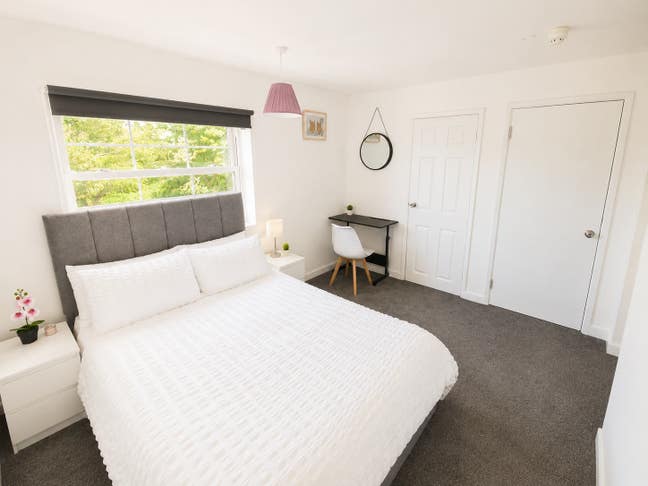 Cheap Bright Spacious Double Rooms Available Main Photo